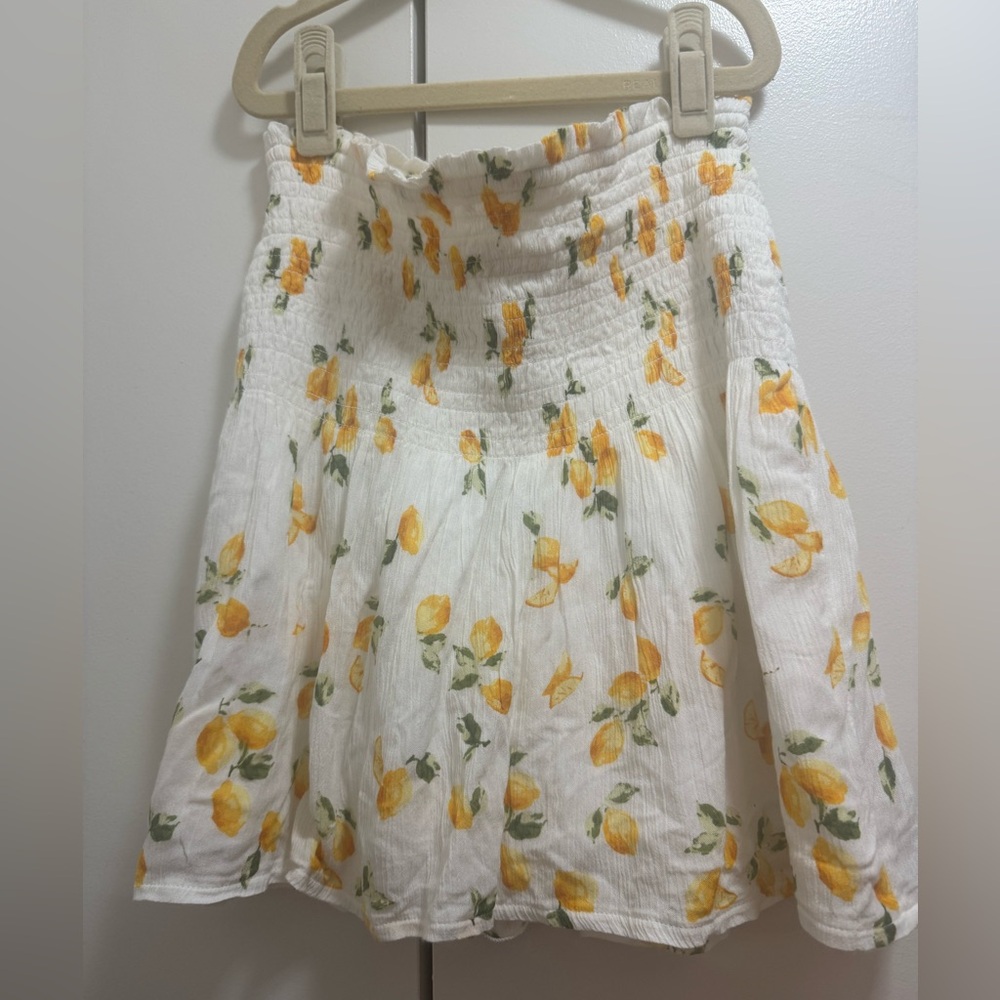 NWT Abercrombie White Skirt with Lemon Print – Size medium